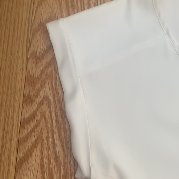 Express V-neck Tee - Picture 3 of 5